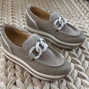 SoftWaves gray platform sneakers